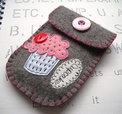 cupcake cell phone pouch 